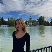 Profesora de piano para principiantes y nivel medio